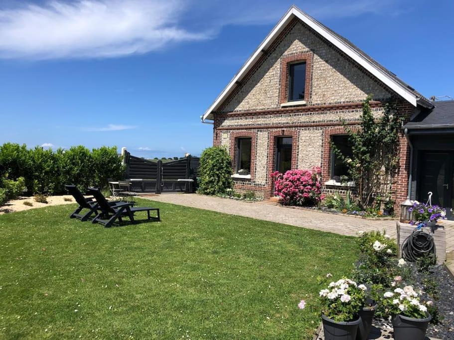 Hébergement de vacances Chez Romy, Maison Avec Parking Et Jardin *